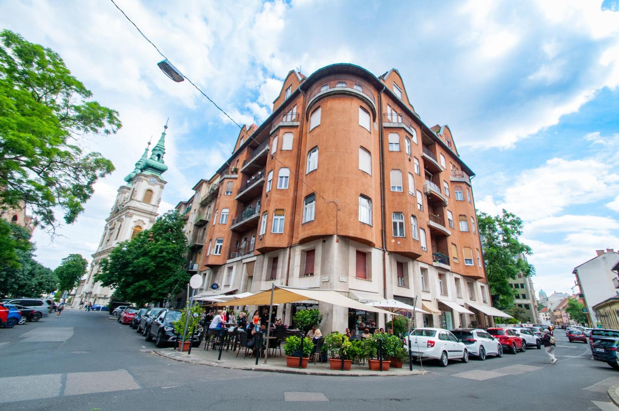 Spacious Family Suite Along River Side, In The Heart Of Buda Budapest Eksteriør bilde
